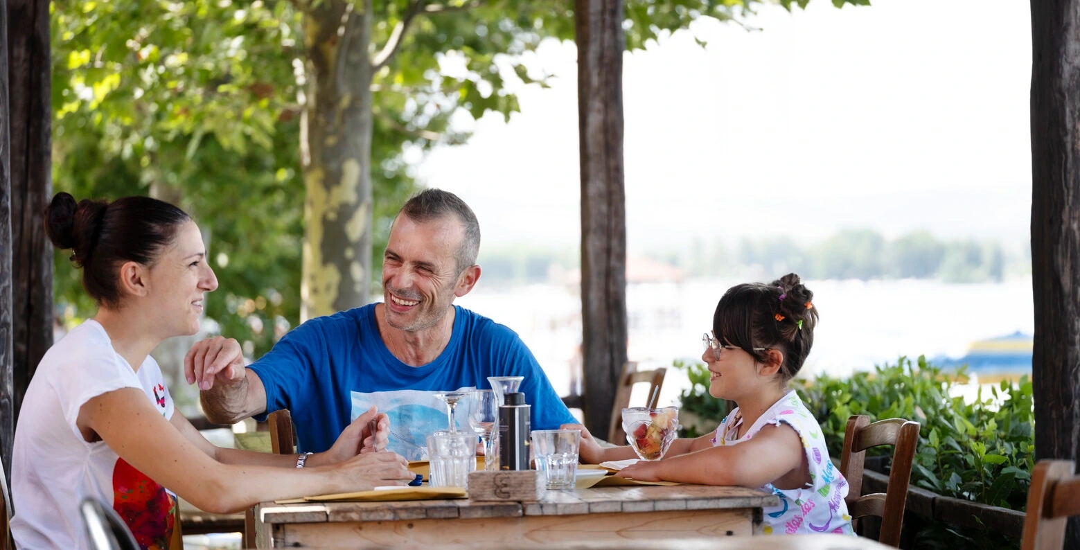 Bild von Andrea und seiner Familie. Lesen Sie die Geschichten anderer Menschen, die mit  MS leben.